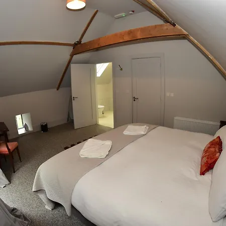 Upper Yard House ファームステイ ボリス