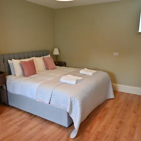 Upper Yard House ファームステイ ボリス